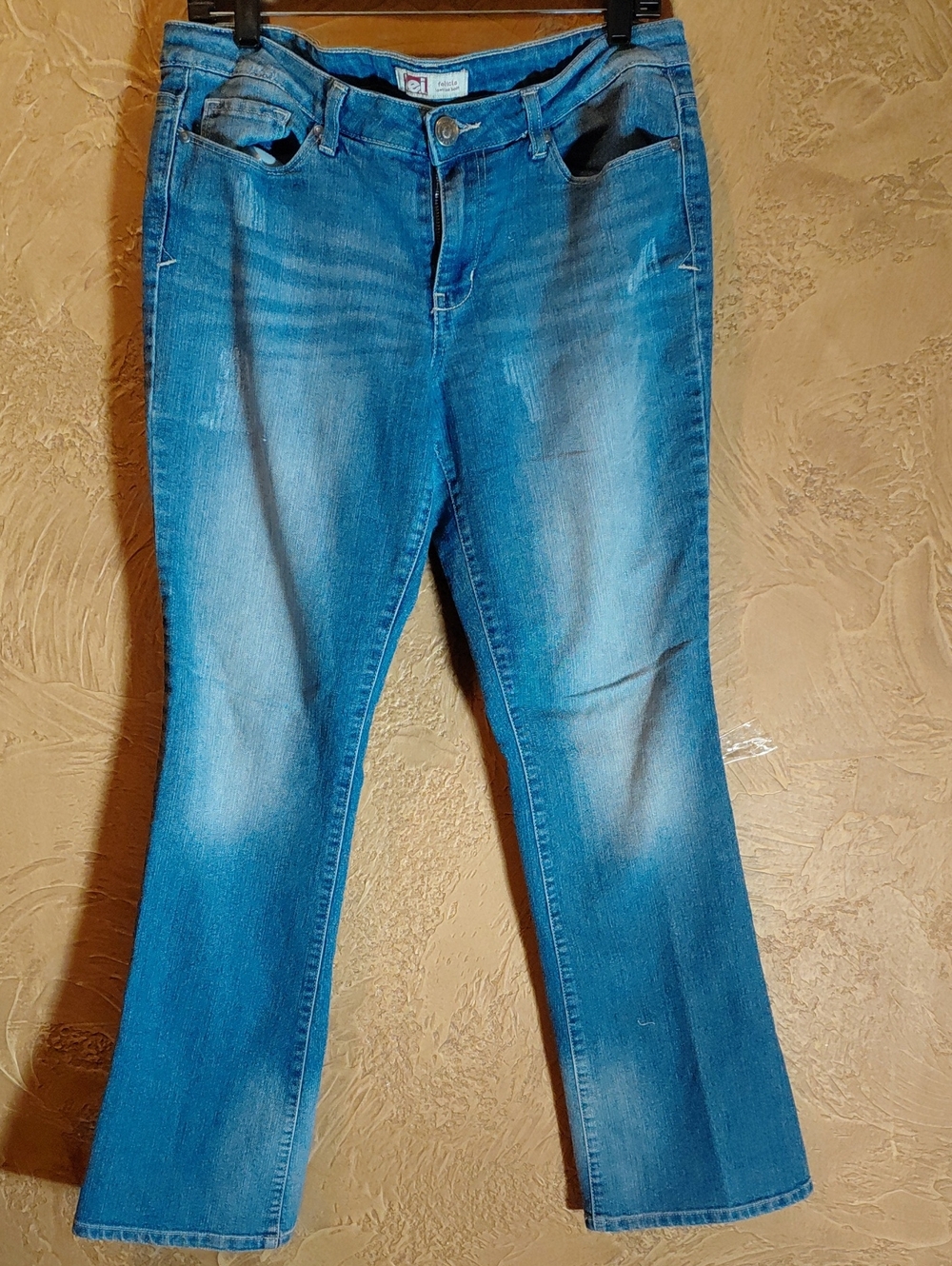 lei Women’s Straight Leg Jeans in Light Blue Wash